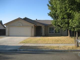 814 Dublin Dr, Lemoore CA  93245-4162 exterior
