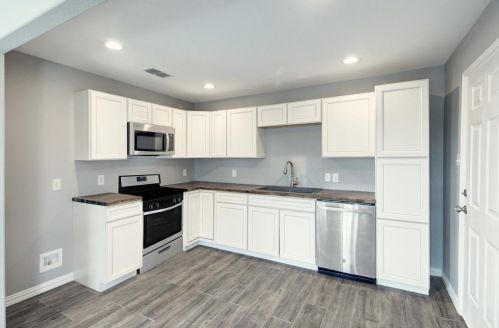 2403 Warwick Ave, Fort Worth TX  76106-7557 exterior