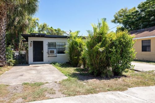 813 Bentley St, Orlando, FL 32805-1505