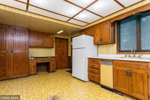 616 3rd St, Montgomery, MN 56069-1408