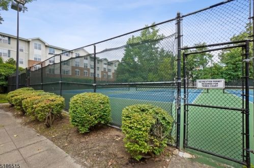 4 Millay Ct, Teaneck NJ  07666-6465 exterior