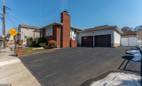 41 Mount Pleasant Ave, West Paterson, NJ 07424-2857