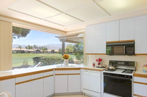 7 Pine Valley Dr, Rancho Mirage CA  92270-1606 exterior