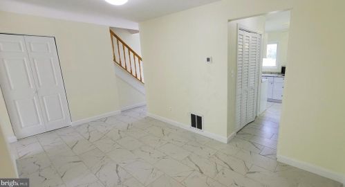 425 Reneau Way, Herndon VA  20170-4521 exterior