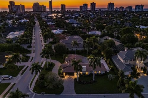 579 Neapolitan Way, Naples FL  34103-8567 exterior