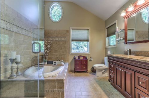 17 Wren Ct, Northport NY  11768-3343 exterior