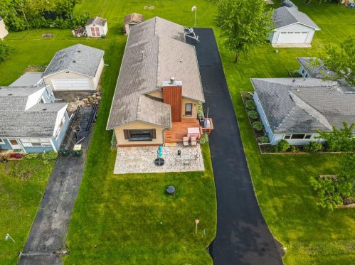 1514 Willow Rd, Twin Lakes, WI 53181-9730
