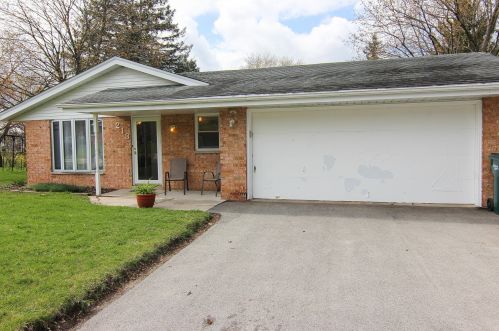 213 Oakview Dr, Slinger, WI 53086-9592