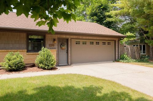 2346 Jourdain Ln, Green Bay, WI 54301-2138
