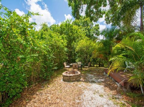 1166 37 Ave, Vero Beach FL 32960-2534 exterior