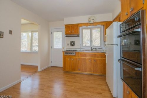 668 Long Hill Rd, Little Falls NJ  07424-2047 exterior