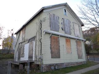 19 Sycamore St, Kingston, NY 12401-5619
