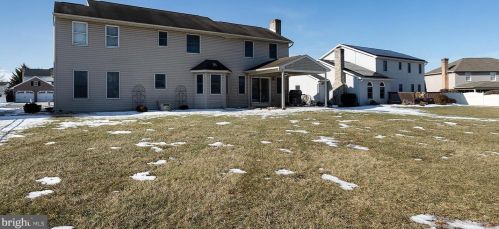 36 Bourbon Red Dr, Navy Sup Dpt PA 17050-7901 exterior