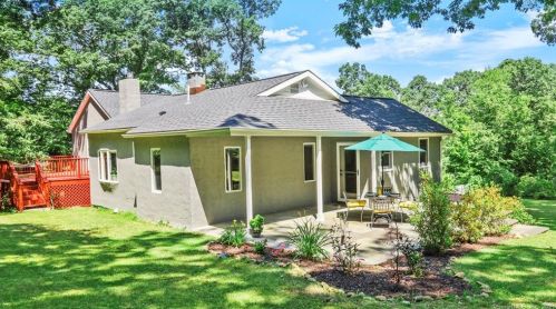 38 Candle Hill Rd, Danbury CT  06812-2414 exterior