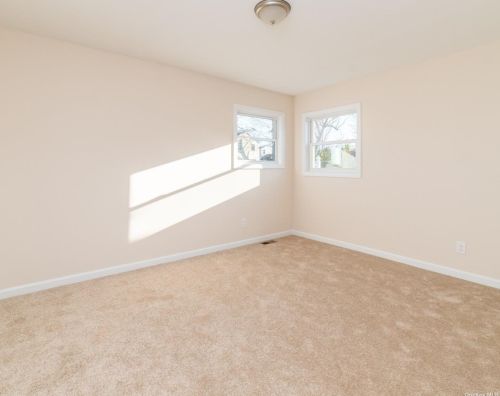 77 Andrews Ave, Wheatley Heights NY  11798-1833 exterior