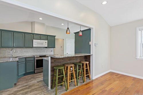 1 Brook St, Tompkins Corners NY  10579-3027 exterior