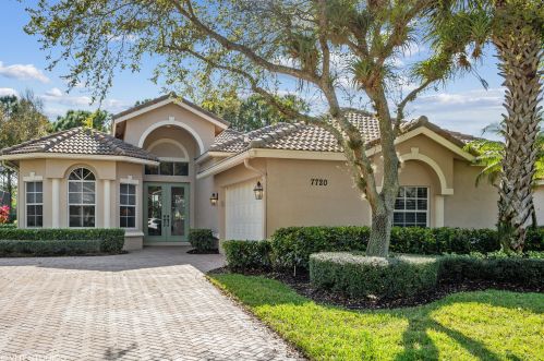 7720 Greenbrier Cir, Fort Pierce, FL 34986-3301