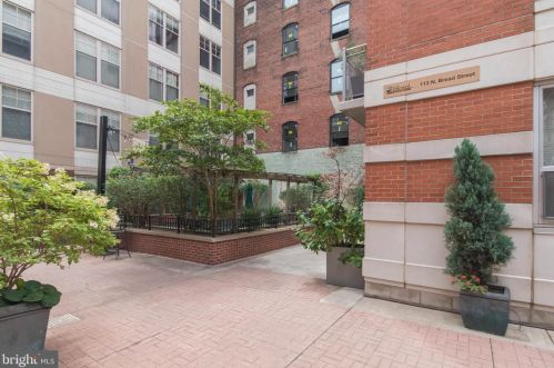 113 Bread St, Philadelphia PA  19106-4610 exterior