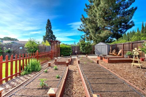 1000 Woodridge Dr, Vacaville CA  95687-6440 exterior