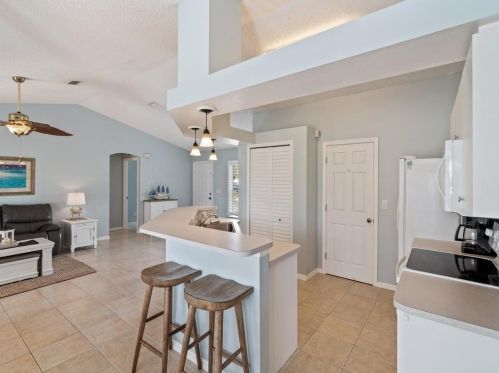 8425 102 Ct, Vero Beach FL  32967-3282 exterior