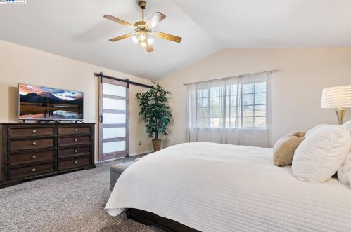 736 Clifton Way, Vacaville CA  95688-8547 exterior