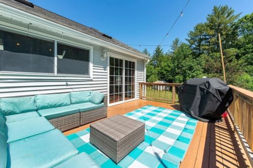 156 Raymond Rd, Deerfield NH  03037-1507 exterior