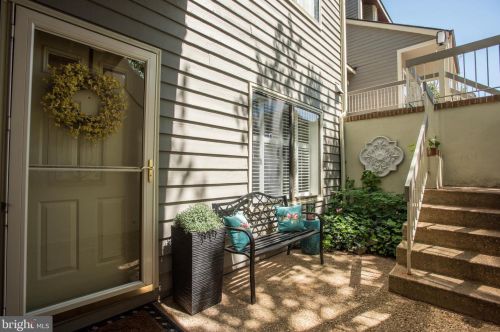 11286 Harbor Ct, Herndon, VA 20191-4340