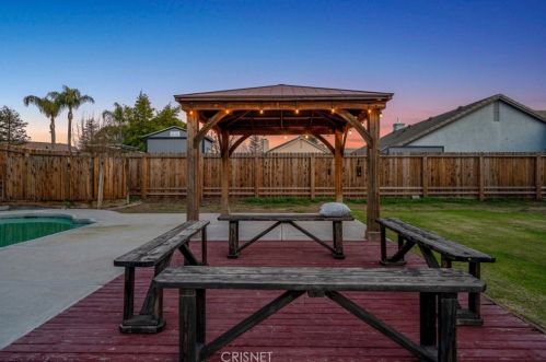 10016 Roehampton Ave, Bakersfield CA  93312-5348 exterior