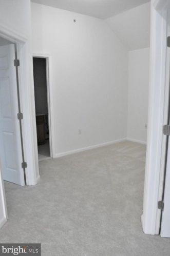 6807 Sabbarton Pl, Gainesville VA  20155-6226 exterior