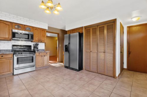 5050 20th St, Milwaukee WI 53233-2506 exterior