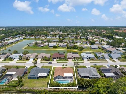 10461 Regent Cir, Naples FL  34109-1571 exterior