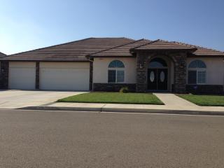 3340 Mission Dr, Hanford, CA 93230-7205