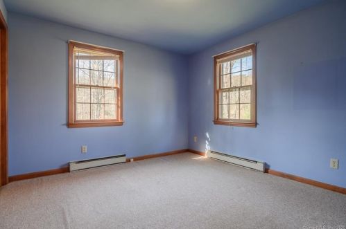 13 Old Grn Rd, Sandy Hook CT 06482-1006 exterior