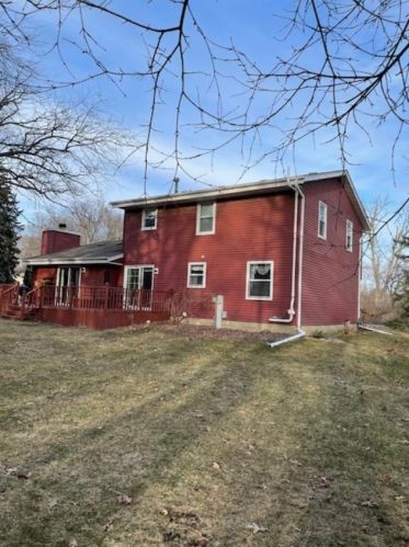 8376 Greenbriar Rd, Waterford, WI 53185-1488