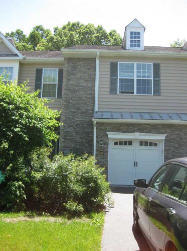 836 Huntington Dr, Fishkill, NY 12524-4918