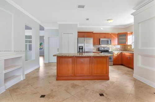 7090 5th Ave, Hialeah FL  33014-4952 exterior