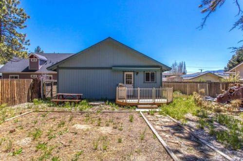 901 Myrtle Ave, Big Bear City CA  92314-9790 exterior