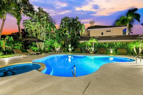 579 Neapolitan Way, Naples FL  34103-8567 exterior