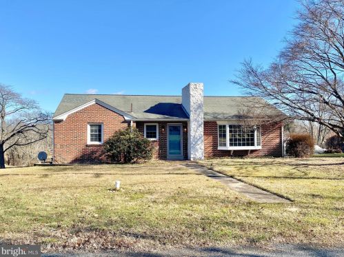 221 Buchert Rd, Gilbertsville, PA 19525-8828