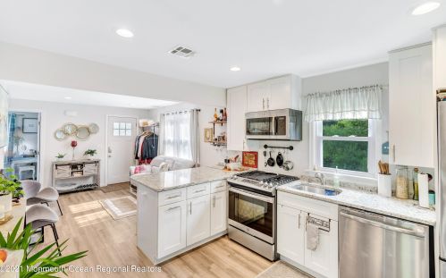 863 Glenwood Pl, Bricktown, NJ 08723-5261