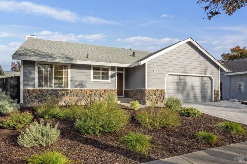 1104 Pippin Cir, Santa Rosa CA  95407-6772 exterior
