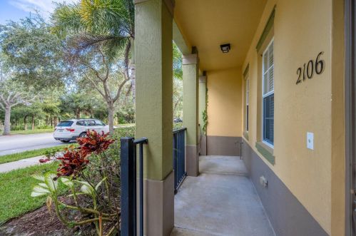 2106 Grand Dr, Fort Pierce FL  34952-8027 exterior