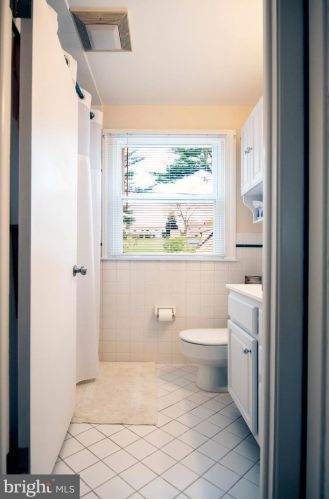 136 Green Hill Rd, Norristown PA  19406-2026 exterior