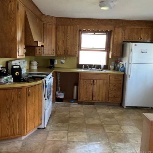 429 Elm St, Windsor Locks CT  06096-1604 exterior