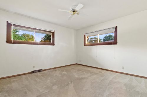 5830 Lakeview Dr, Greendale WI 53129-1937 exterior