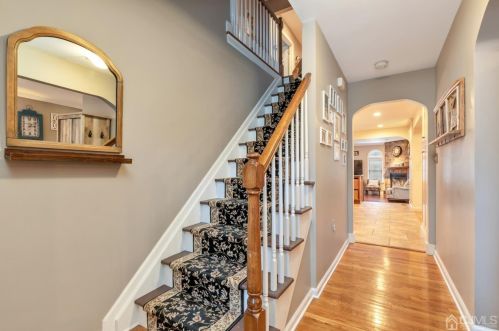 25 Washington Pl, Metuchen, NJ 08840-1932