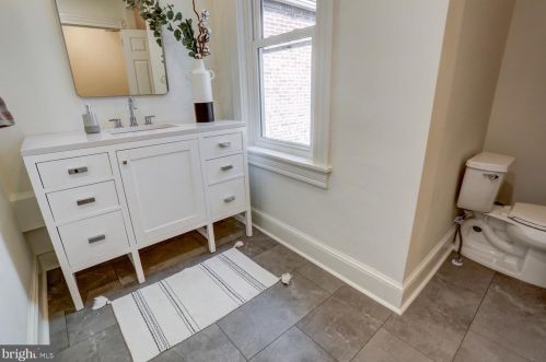 527 Howard Ave, Lancaster PA  17602-4421 exterior