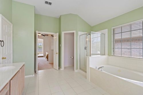 6417 Autumn Trl, Frisco TX  75056-7124 exterior
