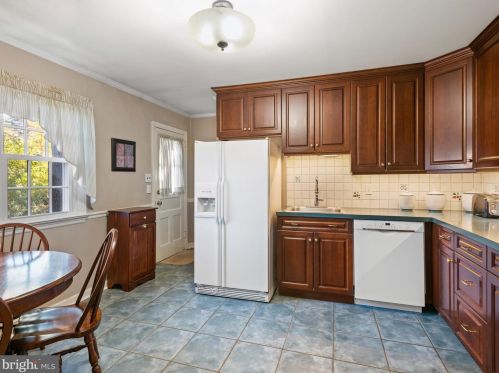 1606 Windybush Rd, Wilmington DE  19810-4442 exterior