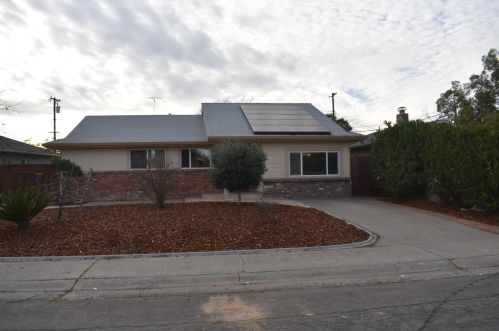5829 Georgia Dr, North Highlands, CA 95660-4726